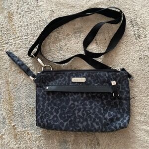 Baggallini Leopard print Crossbody Bag Gray Black Purse travel lightweight